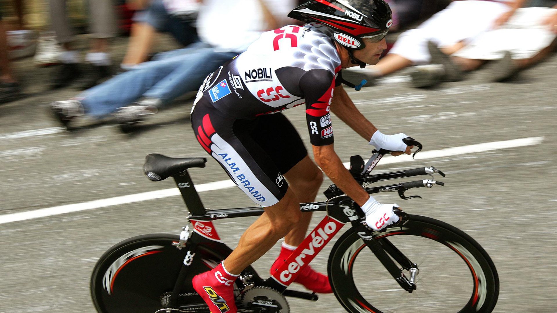 九游在线玩-_运动装备智未来：科技改写运动产业_，科技运动服