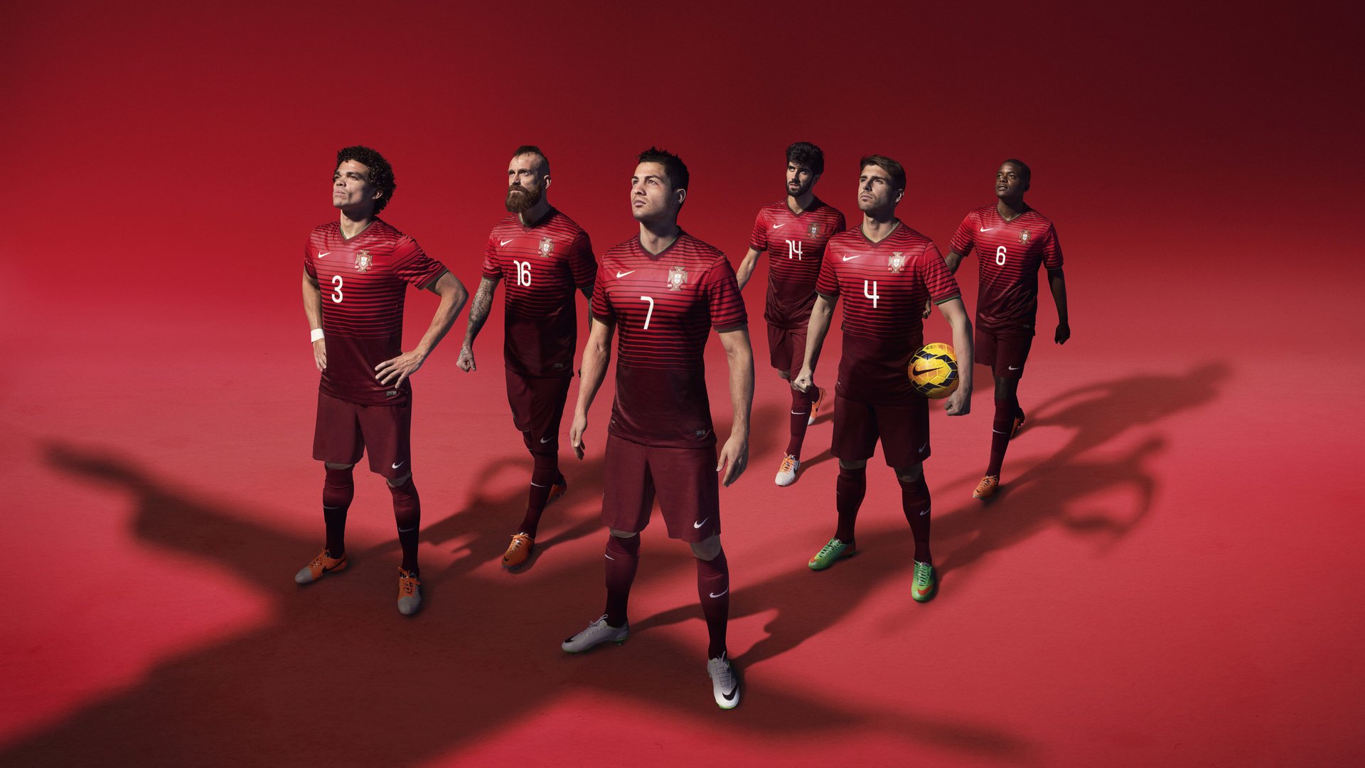 比利时骑手弗洛尔·德·温内在2024年欧洲三项赛锦标赛中以“Thunder”马匹获得个人铜牌，表现出色。