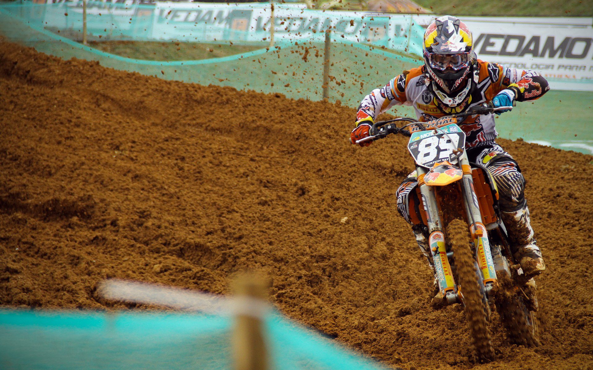 韩华冠军刘翔飞抵赛事现场，韩翔老师